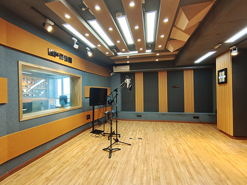 原声录音棚(木屋配音) 原声录音棚(木屋配音)