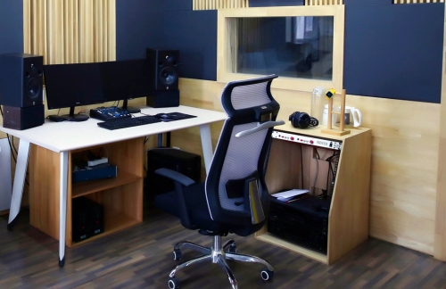 原声录音棚(木屋配音) 原声录音棚(木屋配音)